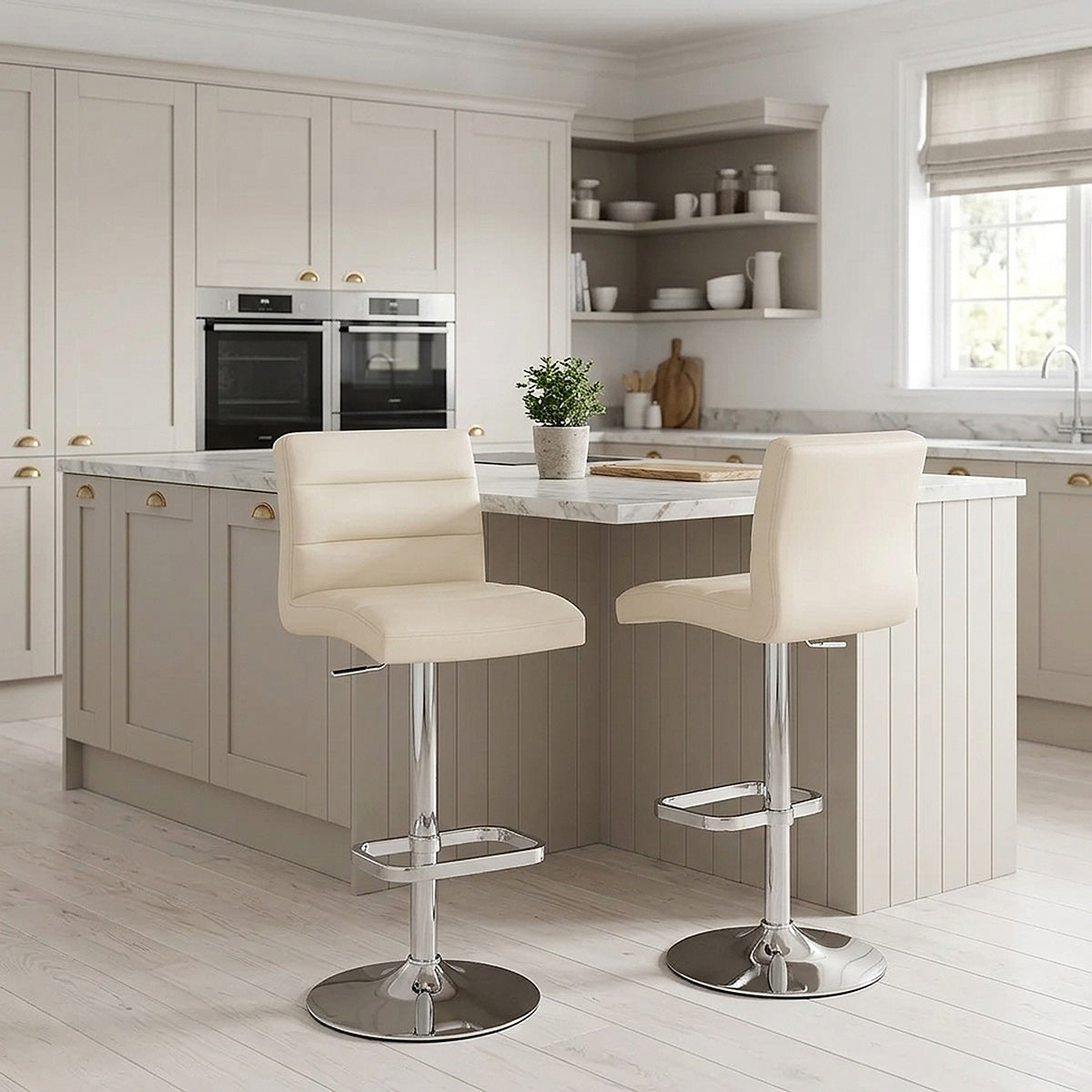 Lush Chrome Stool Cream